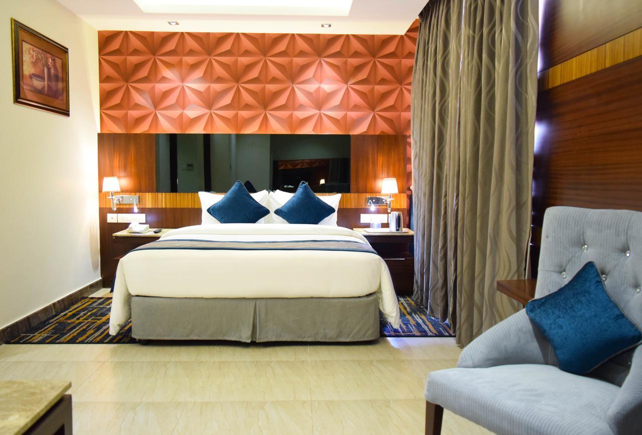 העיר בנגלור Rg Royal Hotel מראה חיצוני תמונה