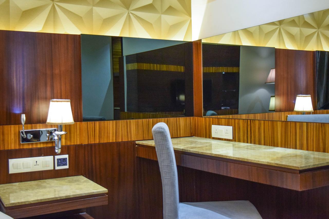 העיר בנגלור Rg Royal Hotel מראה חיצוני תמונה